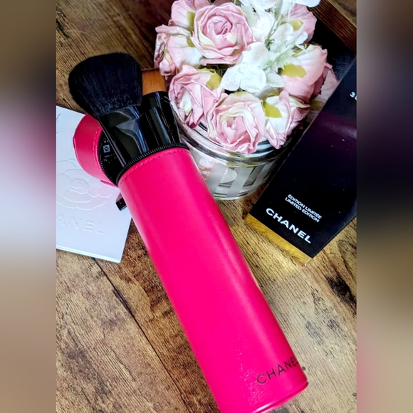 Les Pinceaux de Chanel limited edition essential brushes set Diva pink leather - Picture 3 of 4
